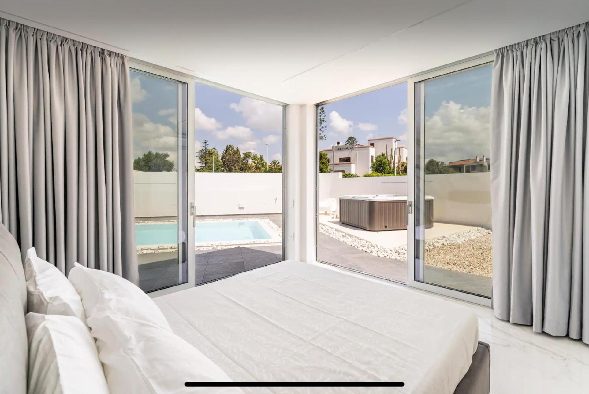 Leonida'S Room Pool And Jacuzzi Quartu SantʼElena Exterior foto