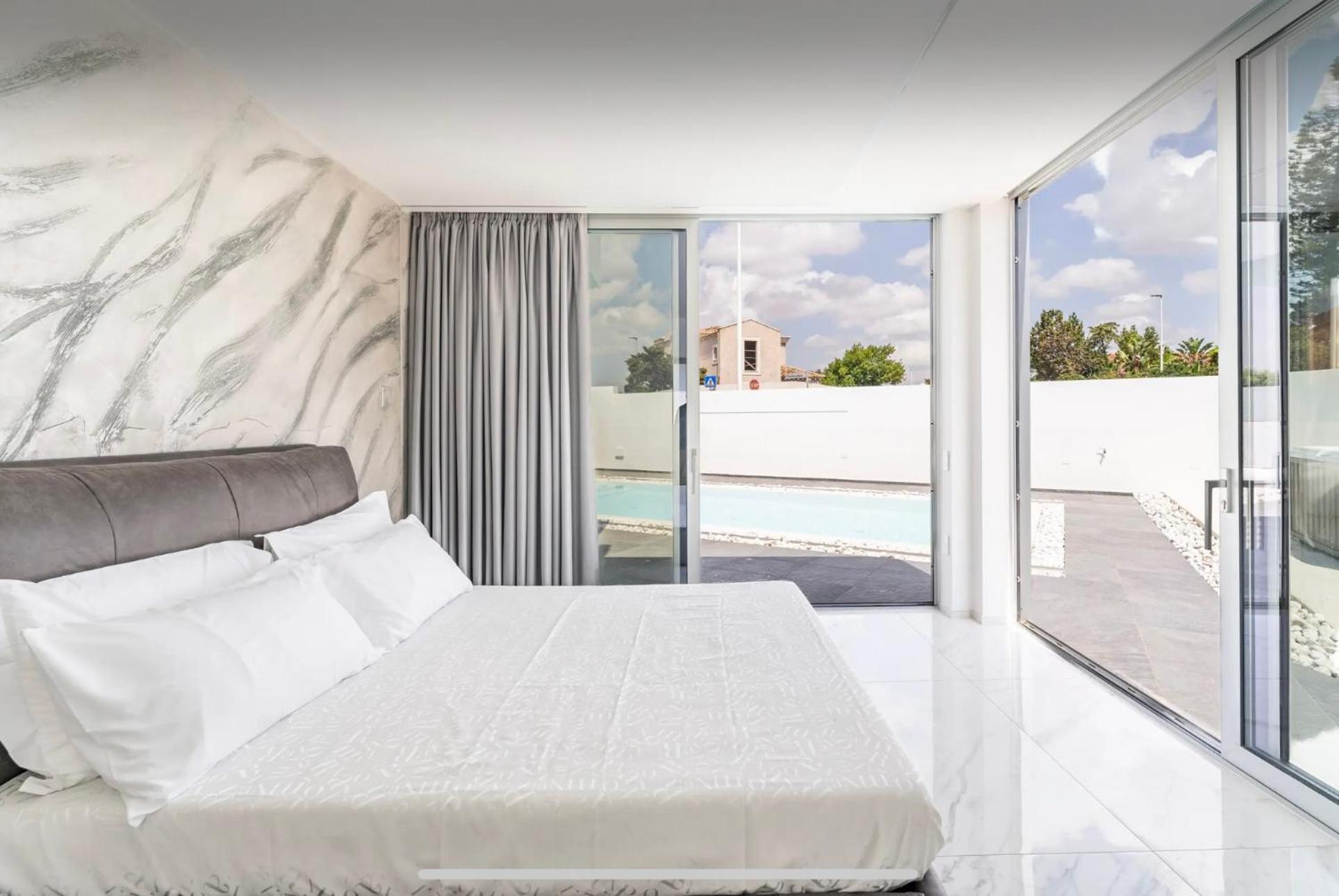 Leonida'S Room Pool And Jacuzzi Quartu SantʼElena Exterior foto
